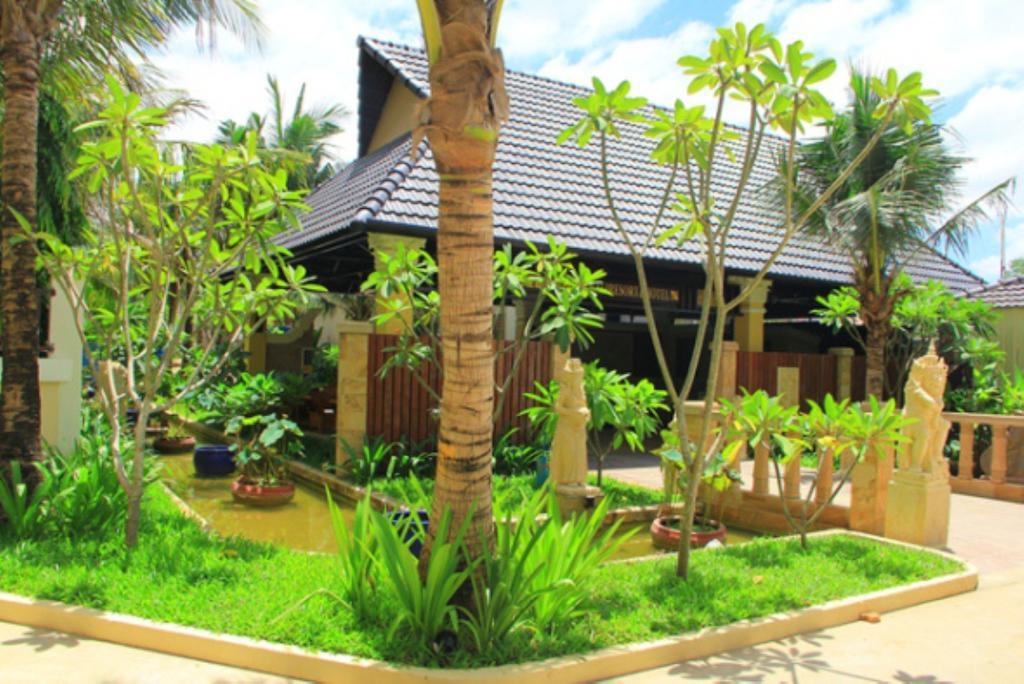 Bali Hotel Phnom Penh Exterior photo